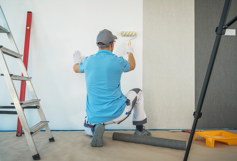 Huur een professionele renovlies behanger uit Middelburg en krijg 10% korting op het behangen en sauzen van je nieuwbouwwoning.
